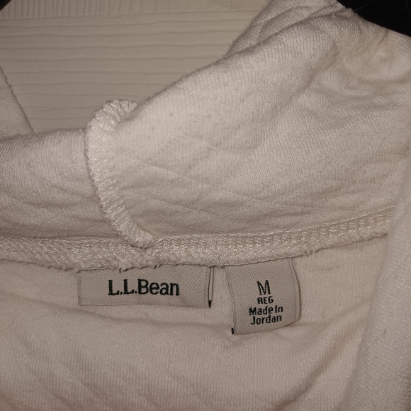 L.L. Bean cream colored size Med pullover top - Picture 3 of 4